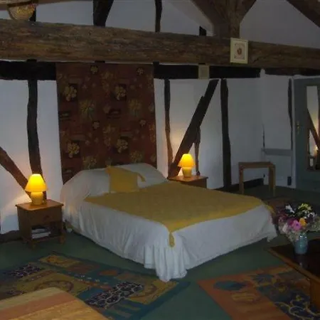 Bed & Breakfast Hourcazet 3*